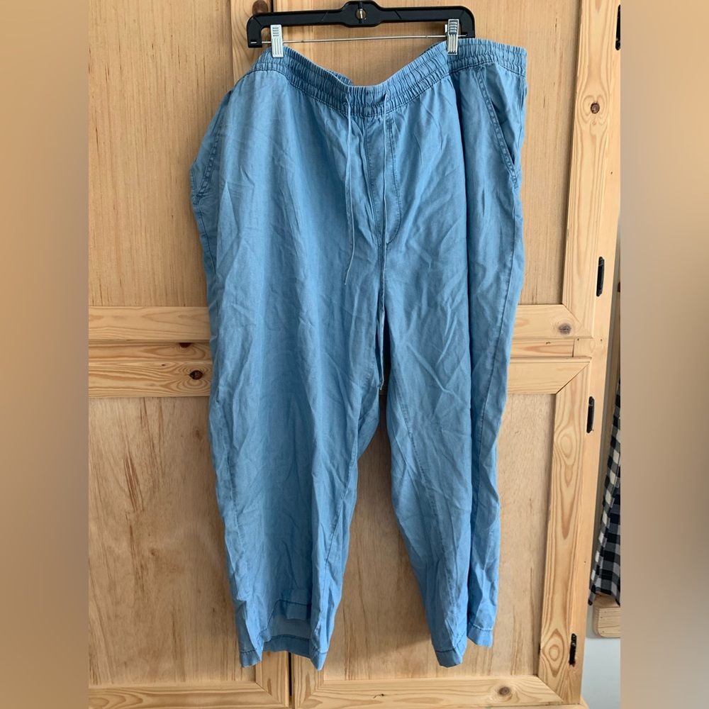St. John’s Bay Blue lightweight chambray crop “Mid-Rise” pants size 3X